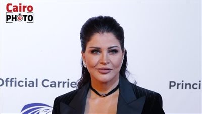 بإطلالة سوداء.. جومانا مراد تحضر عرض فيلم السلام عن طريق الشوكولاتة بالقاهرة السينمائي