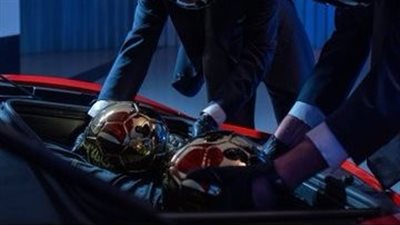  جوائز فرانس فوتبول في طريقها إلى مقر حفل الكرة الذهبية 2021 | فيديو