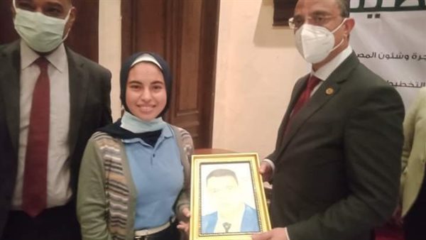 طالبة الفيوم