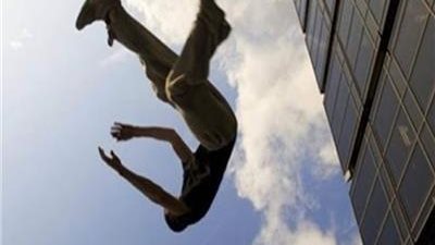 إصابة شاب سقط من الطابق الثالث بالعريش.. والأمن يباشر التحقيق