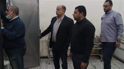 ضبط لحوم ودواجن غير صالحة داخل مطعم وهايبر شهير بالفيوم | صور