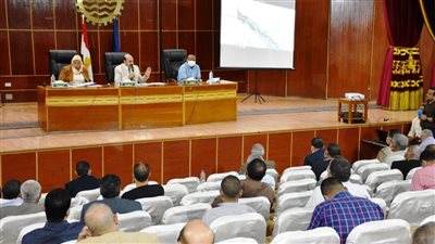 محافظ أسوان يوجه المسئولين بإظهار العين الحمراء لمخالفات واضعي اليد على أراضي الدولة 