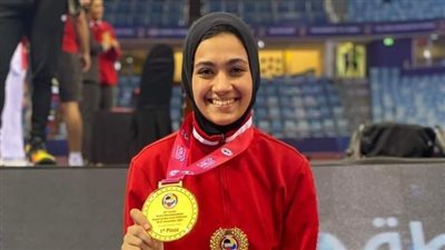 فوز طالبة بجامعة القاهرة بالمركز الأول في بطولة العالم للكارتيه كوميتيه