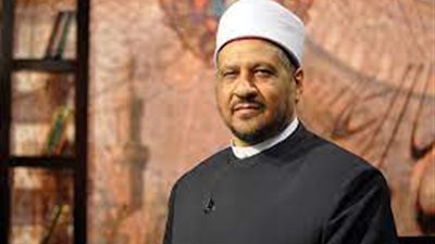 ما حكم قراءة البسملة في سورة التوبة إذا بدأ القارئ من منتصف السورة؟