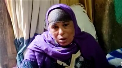 سيدة مُصابة بشلل الأطفال بالمنوفية: عايشة لوحدي وبقعد باليومين من غير أكل | فيديو