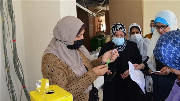 تطعيم العاملين بمدينة