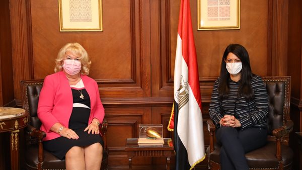 رانيا المشاط مع نائب