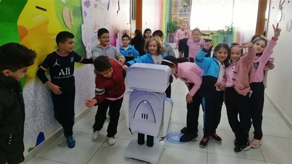 روبوت لمساعدة الطلاب