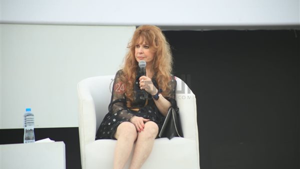 الفنانة القديرة نيللي