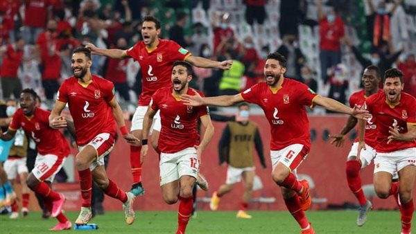 لاعبو فريق النادي