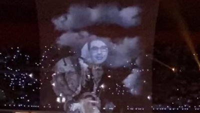 ظهور خاص لعالم الفضاء المصري عصام حجي خلال افتتاح كأس العرب 