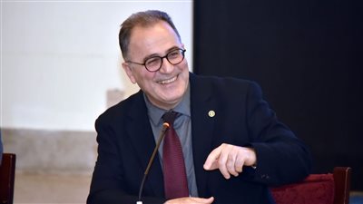 رئيس الجامعة الأمريكية لـ القاهرة 24: سنتحمل مصروفات طلاب منحة وكالة التنمية رغم توقف تمويلها.. ولن نقبل جدد