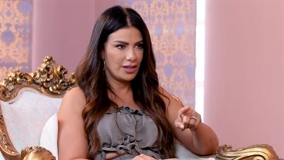 عشت في أسرة مفككة وعلاقتي بوالدي كانت معقدة.. أبرز تصريحات صبا مبارك مع أنس بوخش