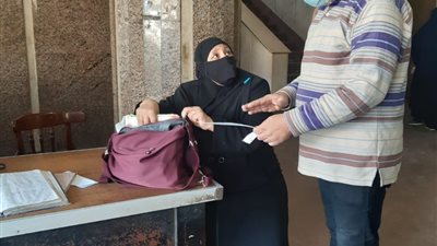 منع غير الملقحين من دخول المصالح الحكومية في شبرا الخيمة │ صور