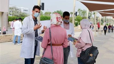 كلية الصيدلة بجامعة حلوان تنظم حملة للتوعية بتطعيم كورونا