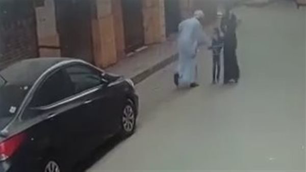 لحظ طعن الطفل