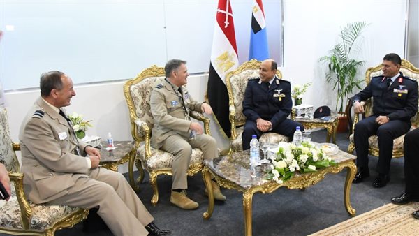 لقاءات ثنائية لقادة