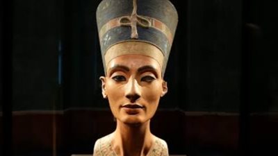 زاهي حواس: رأس نفرتيتي اتسرقت ولازم ترجع.. والرئيس مهتم بالموضوع