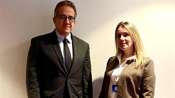 وزير الآثار يجتمع