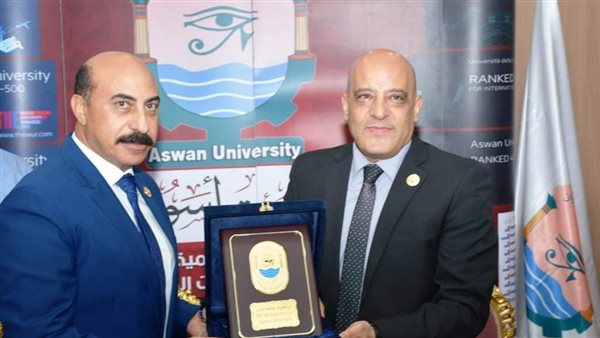 محافظ أسوان ورئيس