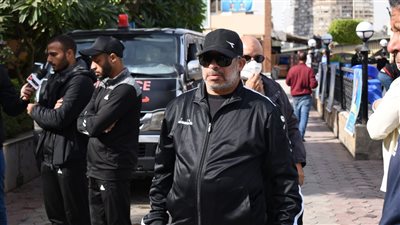 وصول جثمان أدهم السلحدار نجم الإسماعيلي السابق إلى مسجد النيل للصلاة عليه