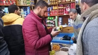 ضبط سلع منتهية الصلاحية وتحرير محاضر خلال حملة مكبرة بكفر الشيخ