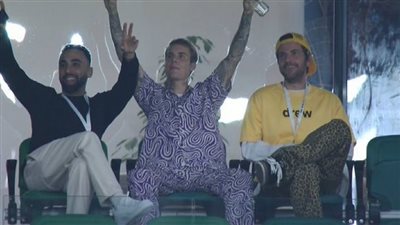 المغني المشهور جاستن بيبر يتواجد في مباراة قطر وعمان بـ كأس العرب 2021