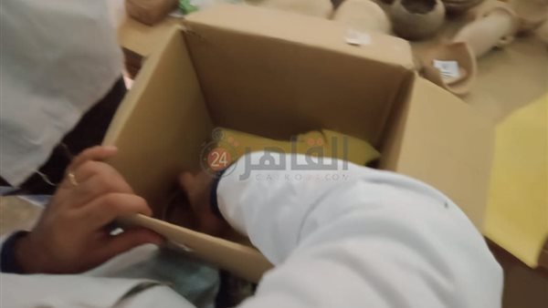  نقل 383 قطعة أثرية