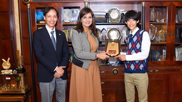  السفيرة نبيلة مكرم