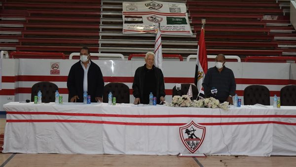 مرتضى منصور مع أعضاء