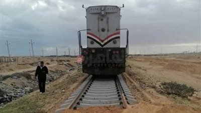 يقظة قائد قطار مطروح تمنع وقوع كارثة بمحطة سيدي عبد الرحمن | صور