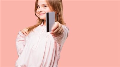 الإجراءات تنتهي خلال يوم.. كيف تفتح حسابًا بنكيًا للابن القاصر؟ 