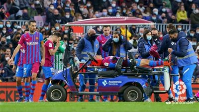 تعرف على إصابة جافي خلال مباراة برشلونة وريال بتيس في الدوري الإسباني