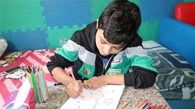 تخلت عنه أمه.. عمرو الليثي يعلن متابعة حالة الطفل الباكي محمود من داخل دار الرعاية 