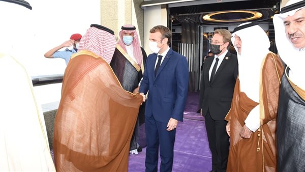 ماكرون يصل إلى السعودية