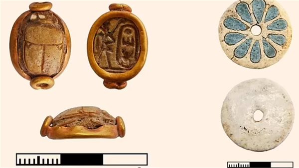  مجوهرات ذهبية وتاج