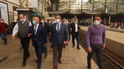 وزير النقل: الحوافز لمن يستحق.. ولا تهاون مع أي مقصر في حق الراكب 