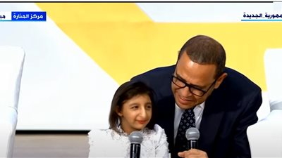 الطفلة ريتاج للرئيس: أنت سعيد وأنت قاعد معانا؟