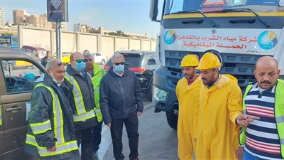 رئيس القابضة في زيارة للإسكندرية لرصد استعدادات نوة قاسم ومعالجة البؤر الساخنة