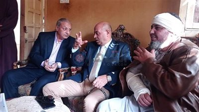 وكيل تعليم المنيا يزور مدير مدرسة ساقولا بعد التعدي عليه بالساطور