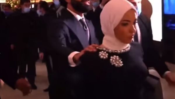 محمد صلاح وزوجته