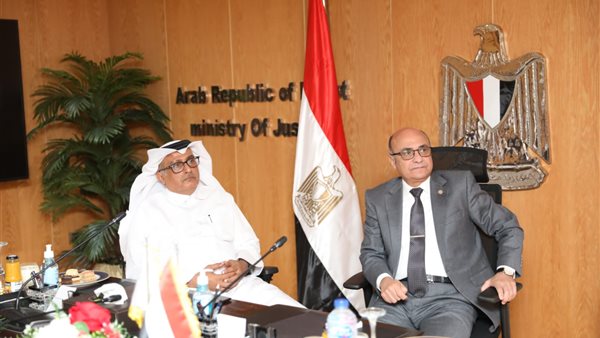 وزير العدل نظيره