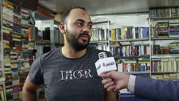 أحد البائعين يتحدث