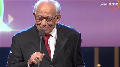 رشوان توفيق يسلم جائزة أحسن ممثل لـ محمد ممدوح في القاهرة السينمائي: أنا من الفنانين العواجيز