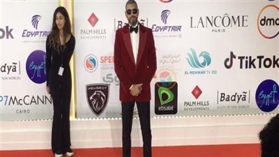 حسن أبو الروس على ريد كاربت حفل ختام مهرجان القاهرة السينمائي