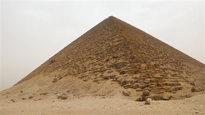  الأعلى في دهشور.. تعرف على الهرم الأحمر