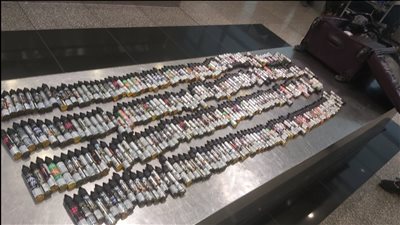 ضبط محاولتي تهريب عدد من الهواتف المحمولة ومستلزمات الشيش الإلكترونية