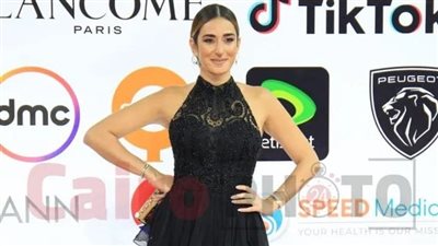 إطلالة أنيقة لـ أمينة خليل في حفل ختام مهرجان القاهرة السنيمائي