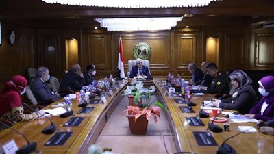 خالد عبد الغفار يستعرض تقريرًا حول اجتماع المجلس الأعلى للتعليم التكنولوجي