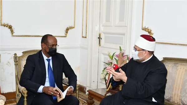 وزير الأوقاف ونظيرة